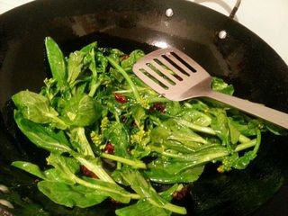 美味酱汁油菜