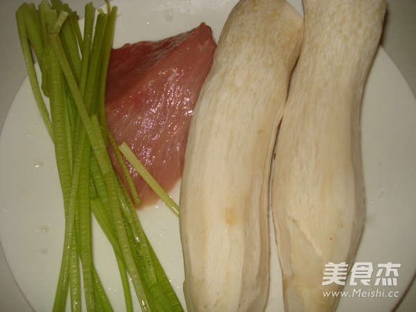 杏鲍菇炒肉的做法