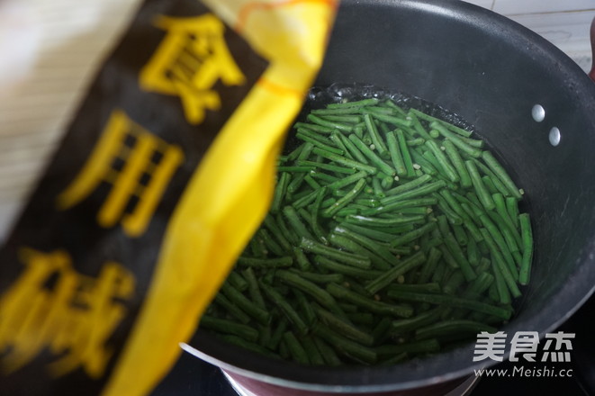 蒜泥麻香拌豇豆