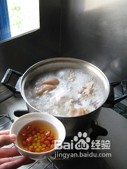 胶原蛋白这么补--美白猪蹄汤