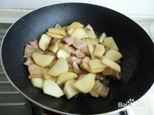 如何做土豆焖咸肉