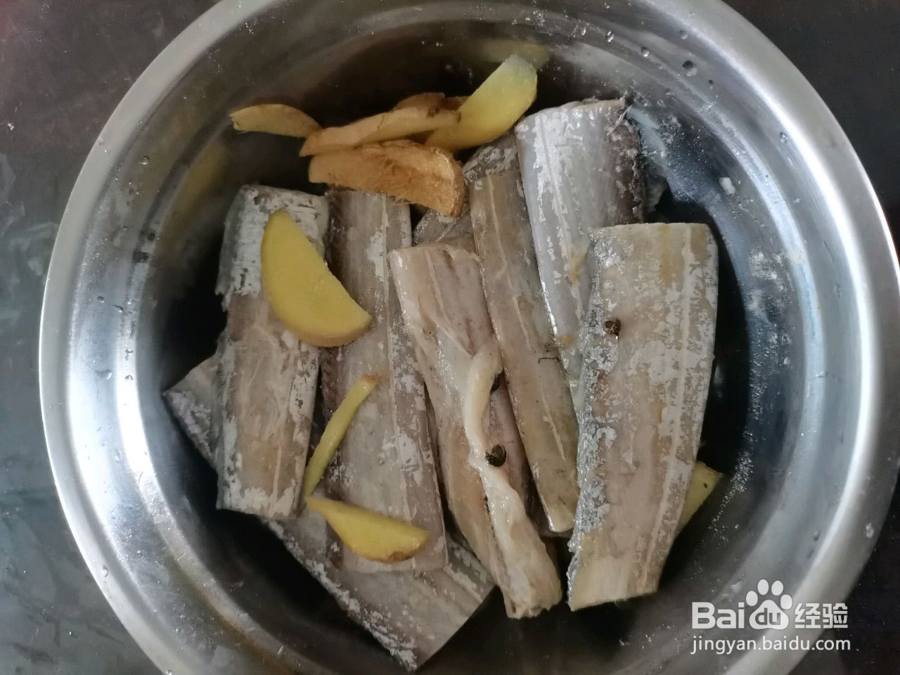 炸带鱼的做法