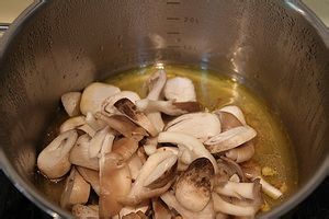 鸡汁菌菇泡饭的做法