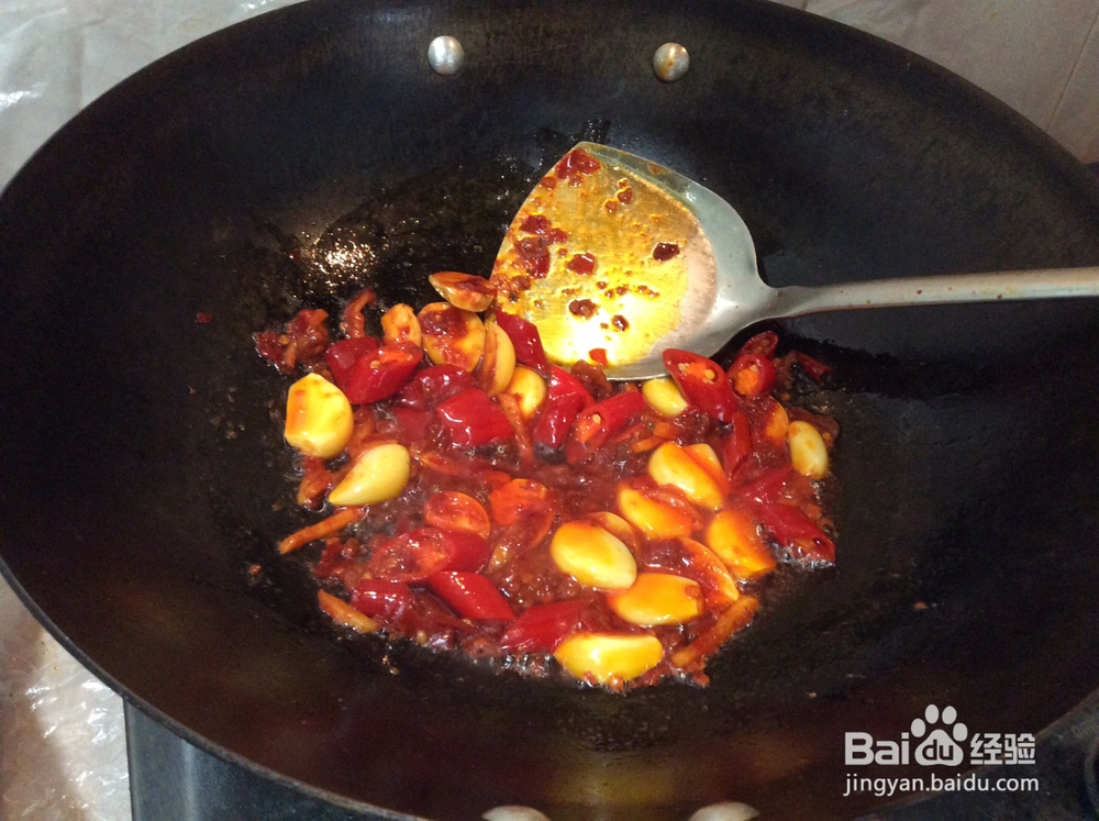 蒜子鲶鱼的做法