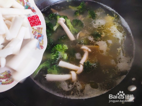 制作西兰花面条鱼的步骤