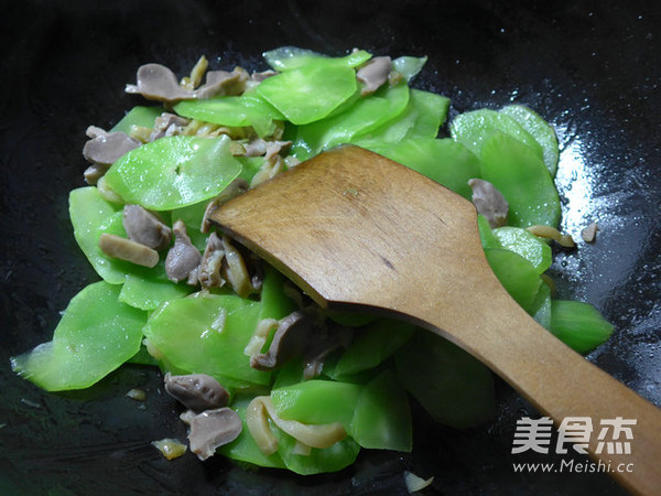 榨菜丝鸡胗炒莴笋