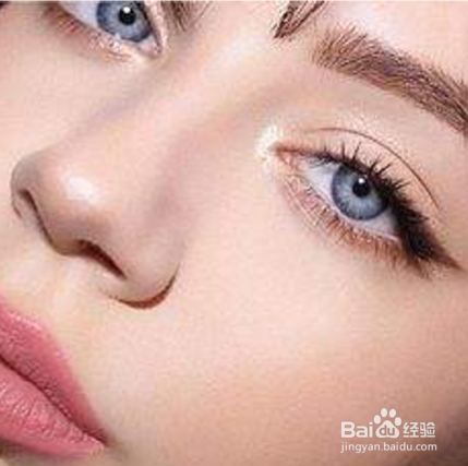 眼妆跟唇妆如何搭配比较好看?