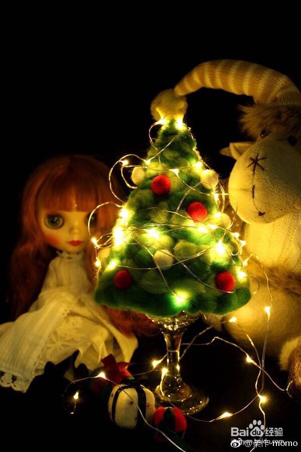 冬日暖暖的羊毛毡圣诞树