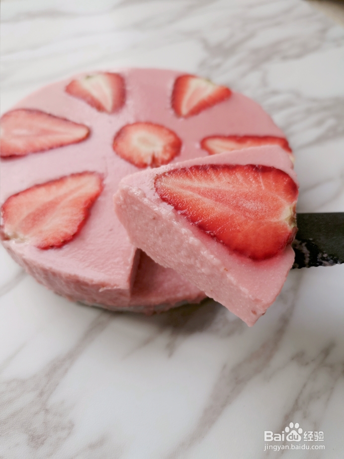 宝宝也爱吃的草莓酸奶布丁