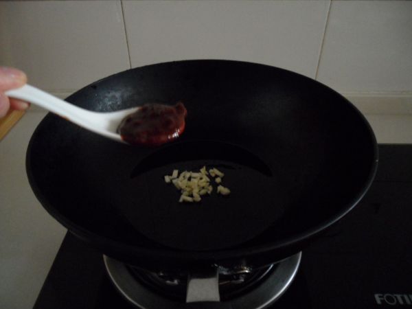 黄豆酱汁淋铁板茄