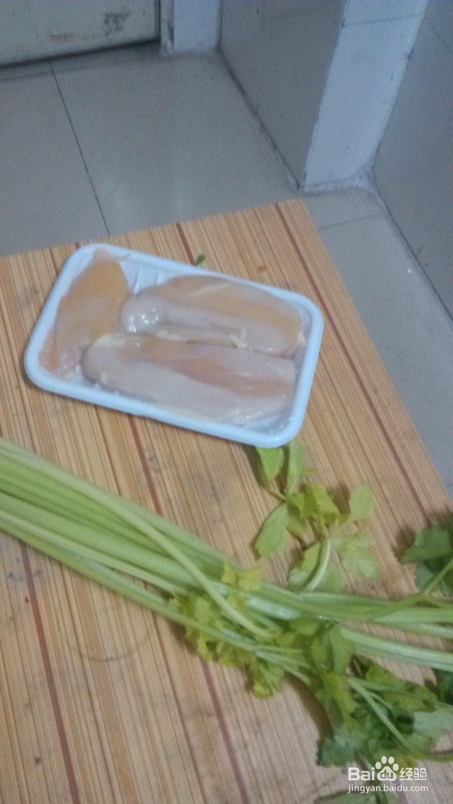 鸡胸肉炒香芹