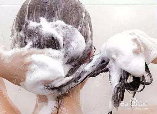 女生脱发有原因 这样预防才有效