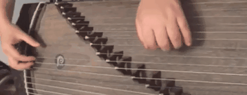 弹古筝时如何避免弹奏时杂音？