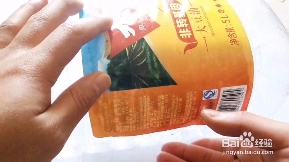如何用塑料桶制作垃圾袋收容器