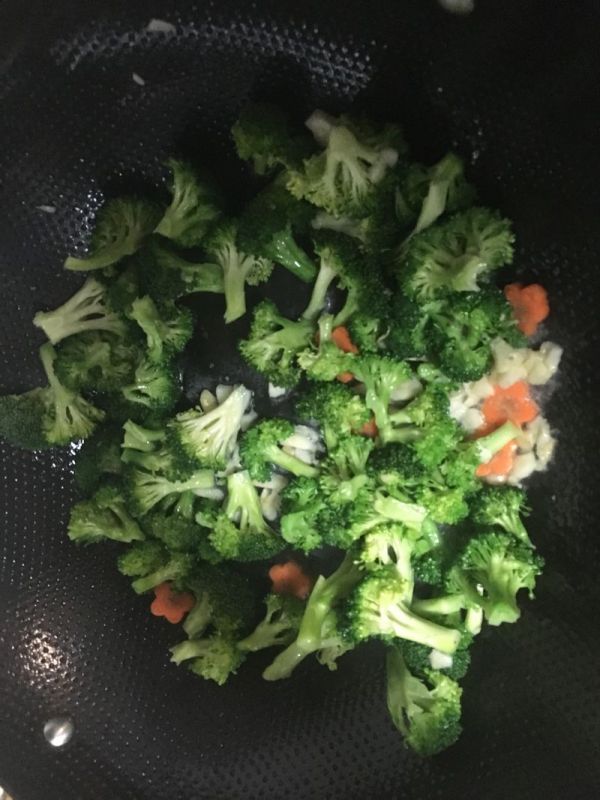 清炒西兰花鸡蛋干