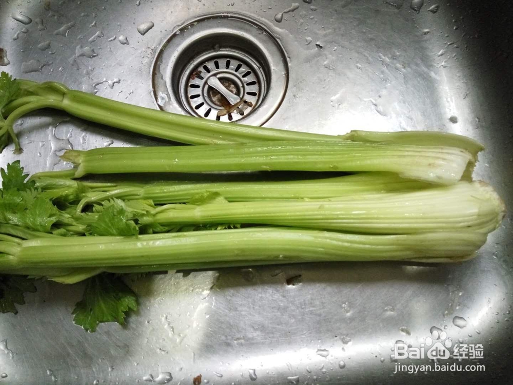 芹菜豆干的做法