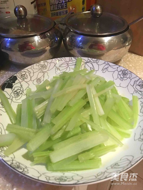 芹菜炒土豆丝
