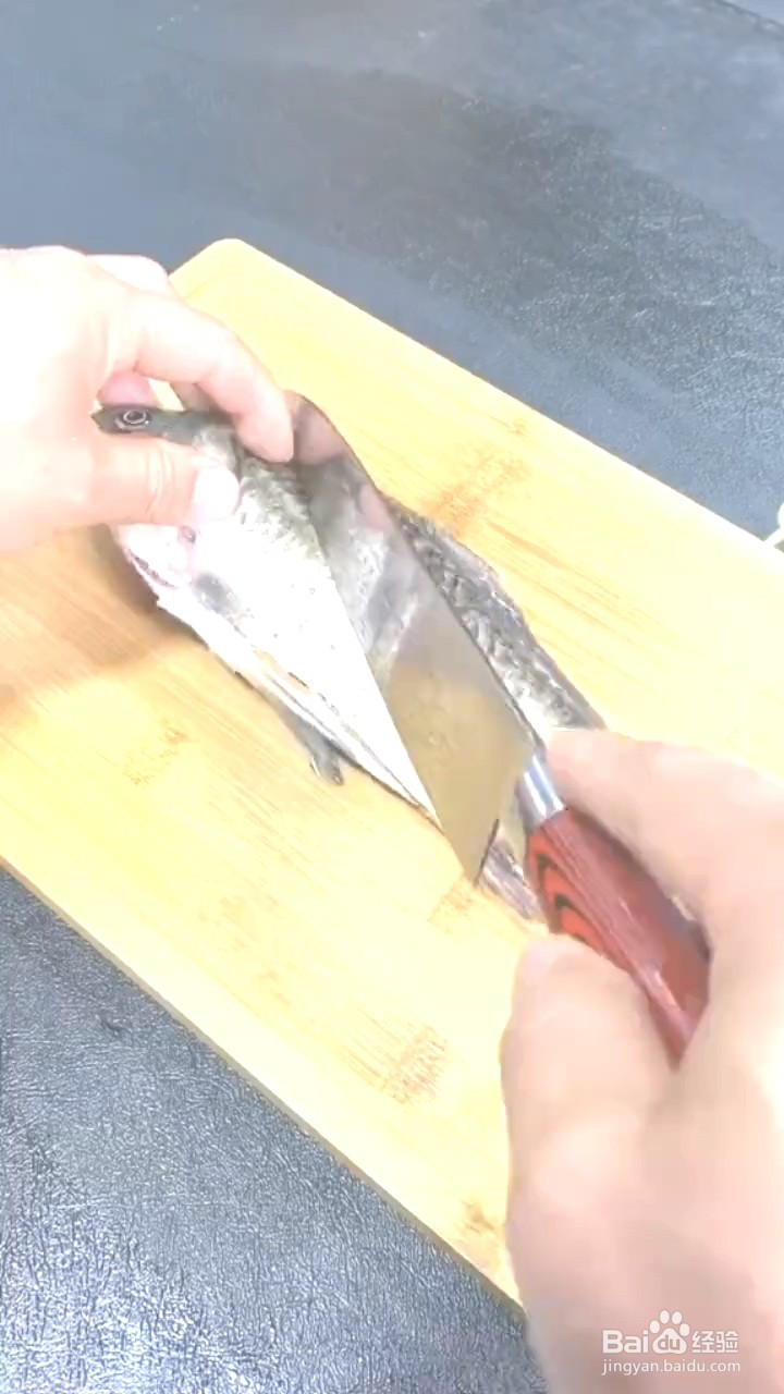 如何制作红烧鲫鱼？
