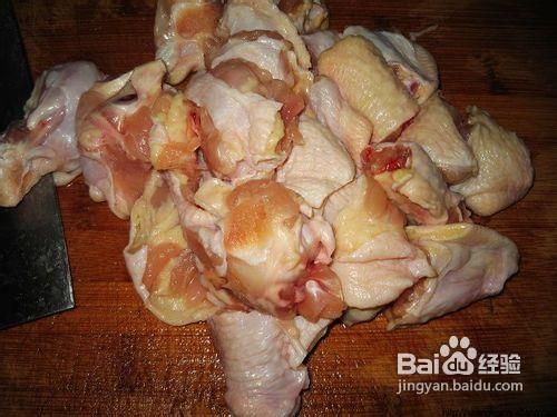 红烧栗子鸡翅的做法