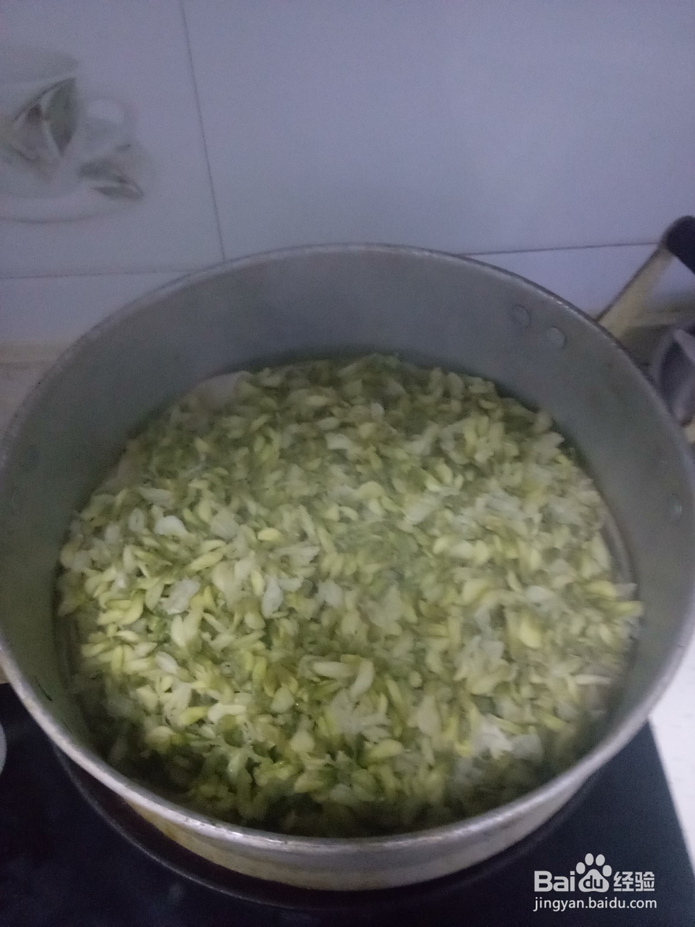 简单的家常蒸槐花