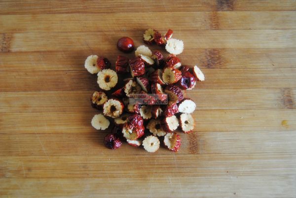 草莓红枣银耳羹