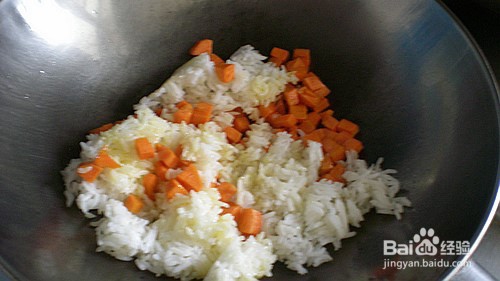 鸡蛋油条炒米饭的做法