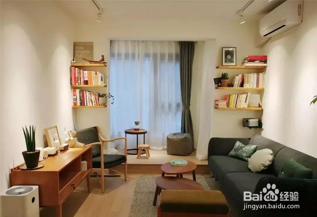 60平的原木风小户型，把收纳做成嵌入式的