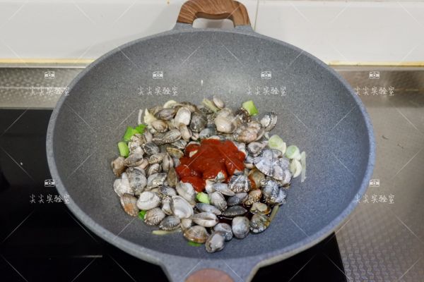 蒜蓉辣酱炒花蛤