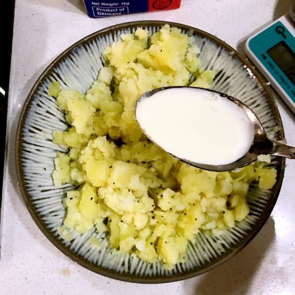 培根烤土豆泥卷