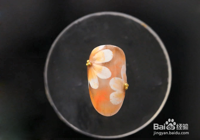 怎样做晕染小雏菊美甲?