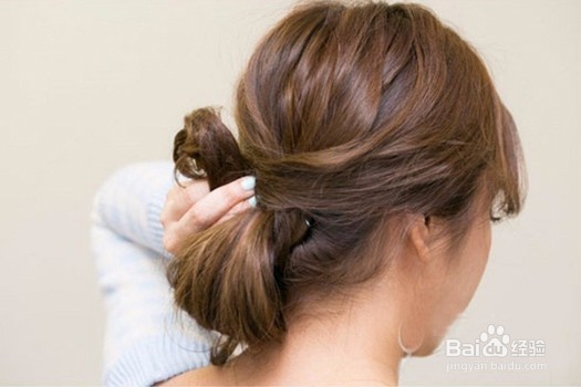 低垂丸子头 慵懒清新的低垂丸子头最in