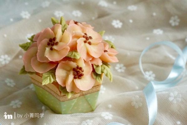 豆沙苹果花纸杯蛋糕