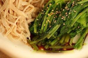 如何做出好吃的茼蒿拌鸡丝