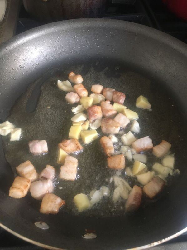 五花肉烧黄花鱼