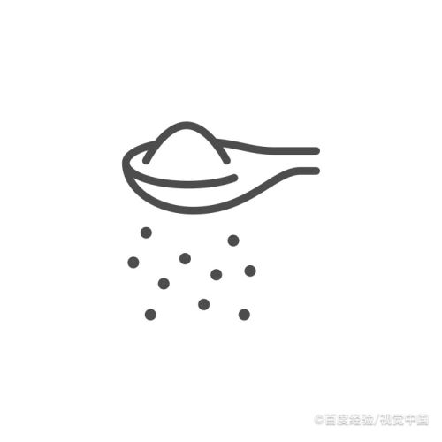 第三步,水中放入一勺淀粉