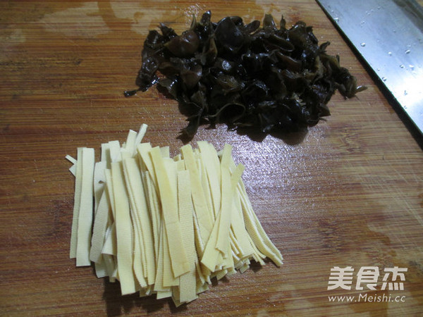 韭菜黑木耳炒千张