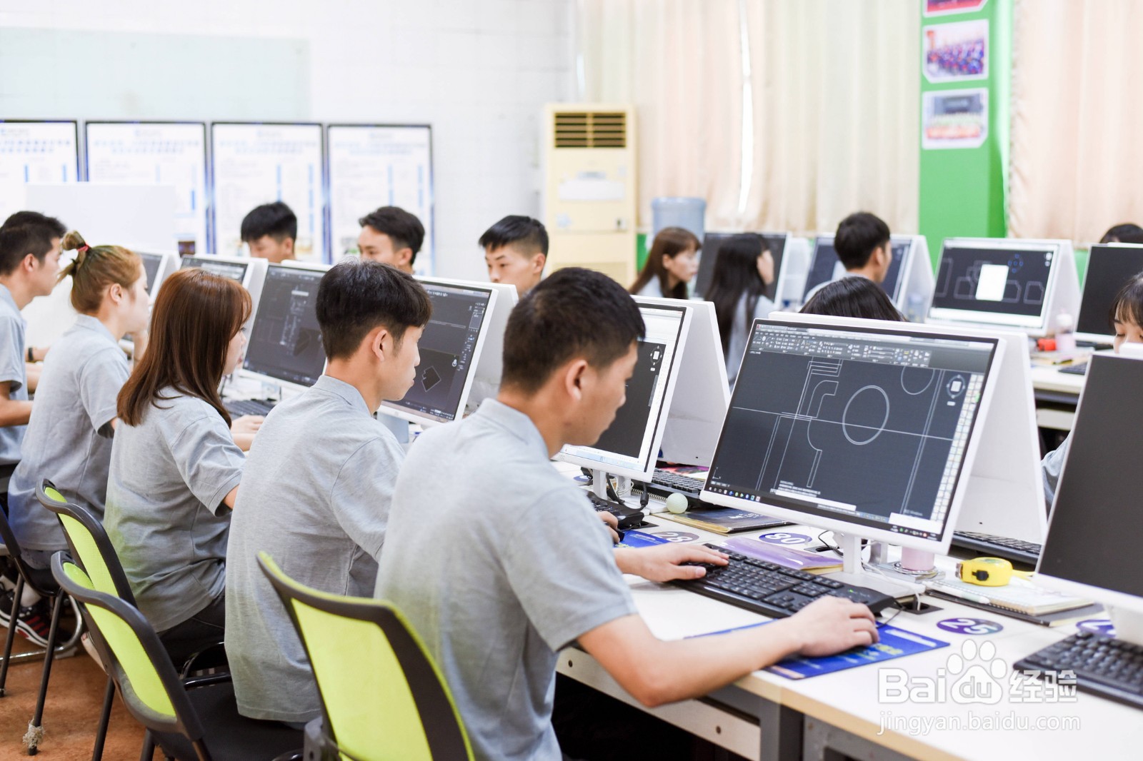 学美工、平面设计、UI设计,哪个有前途?