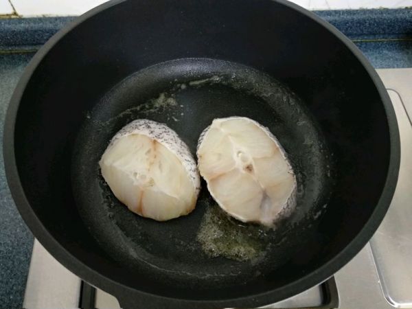 番茄黄油煎鳕鱼