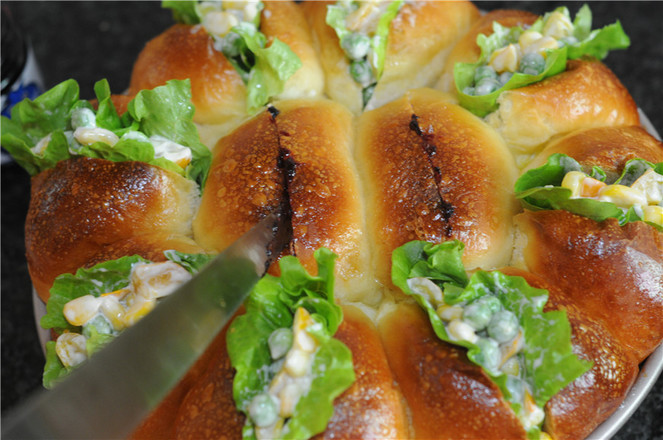 蓝莓沙拉花环面包