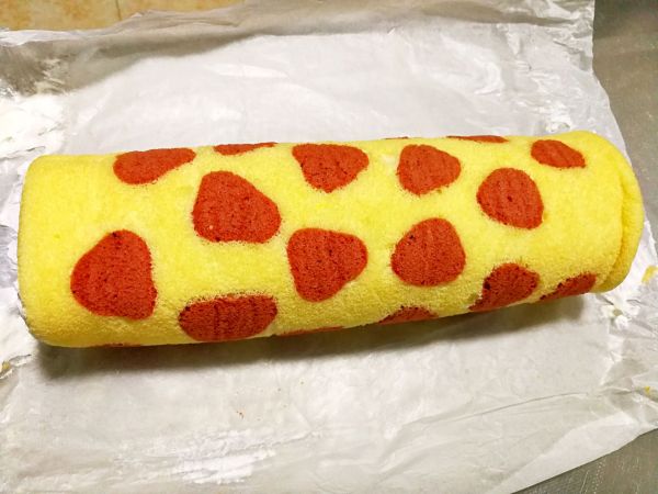 彩绘草莓蛋糕卷