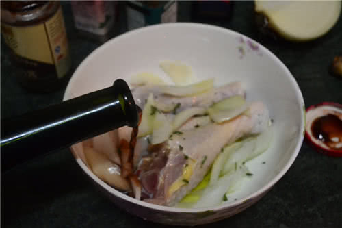 迷迭香红酒烤鸡腿