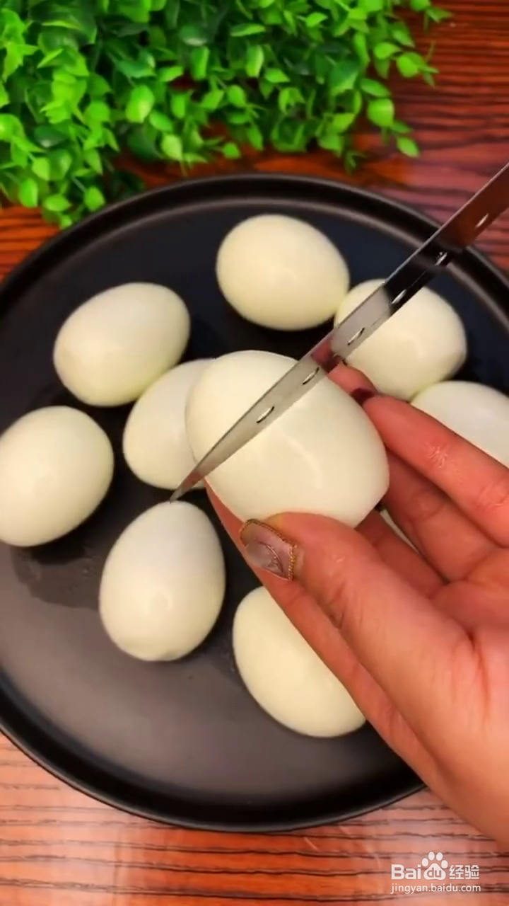 如何制作麻辣好吃的虎皮鸡蛋？