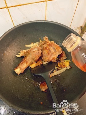 红焖羊骨头的做法