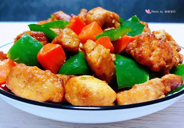 青椒胡萝卜炒鸡丁