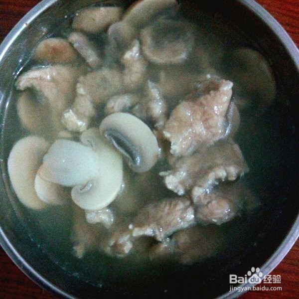 蘑菇煮肉片的家常做法