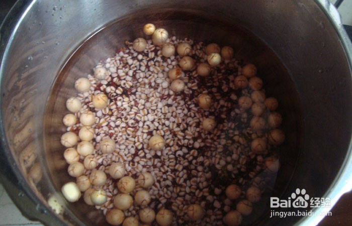 如何教孩子学会做莲子红豆粥