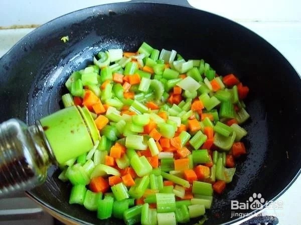芹菜炒腊肠的烹饪