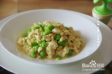 毛豆焖豆腐：[1]毛豆焖豆腐