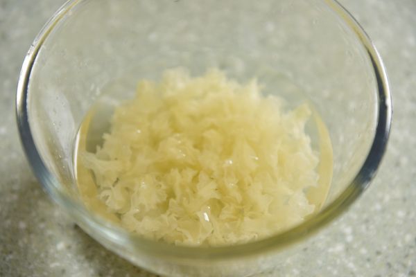 蔓越莓桃胶银耳羹