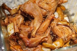 香喷喷的脆皮烤鹌鹑怎么做？